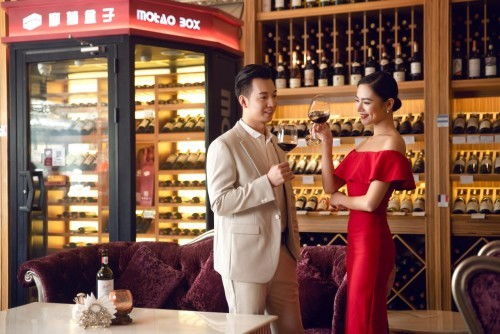 摩萄盒子打造智能酒柜實體店,酒業邁入智能時代